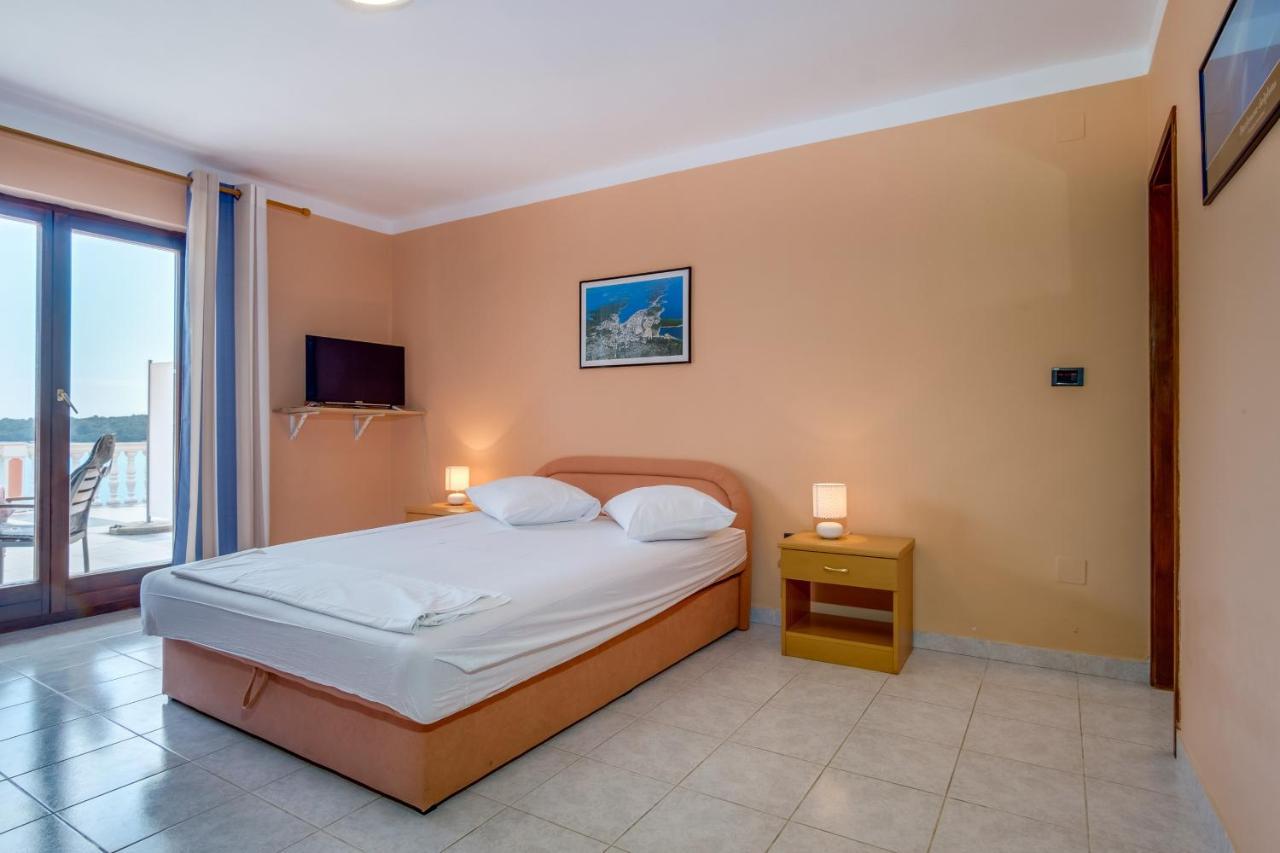 Apartments Villa Julija مالي لوشينغْ المظهر الخارجي الصورة