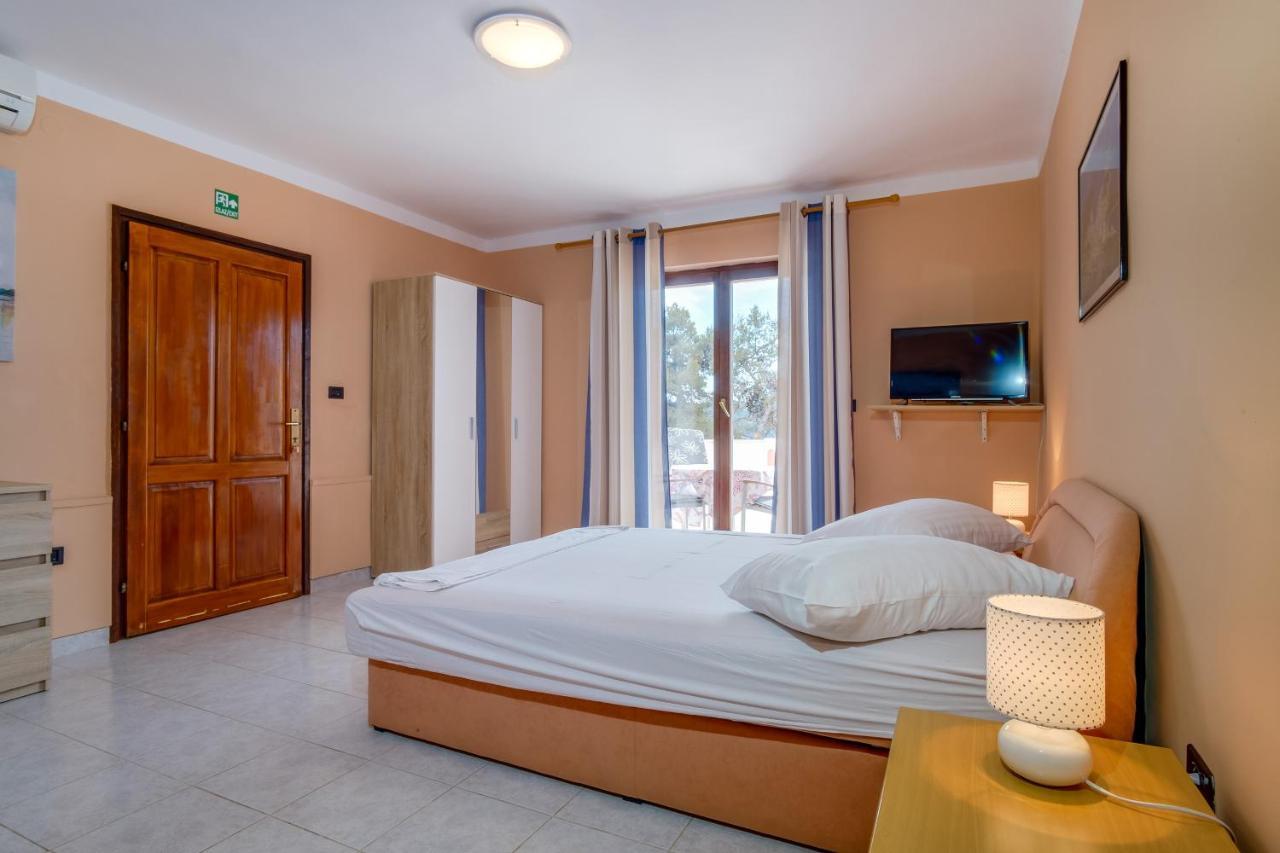 Apartments Villa Julija مالي لوشينغْ المظهر الخارجي الصورة