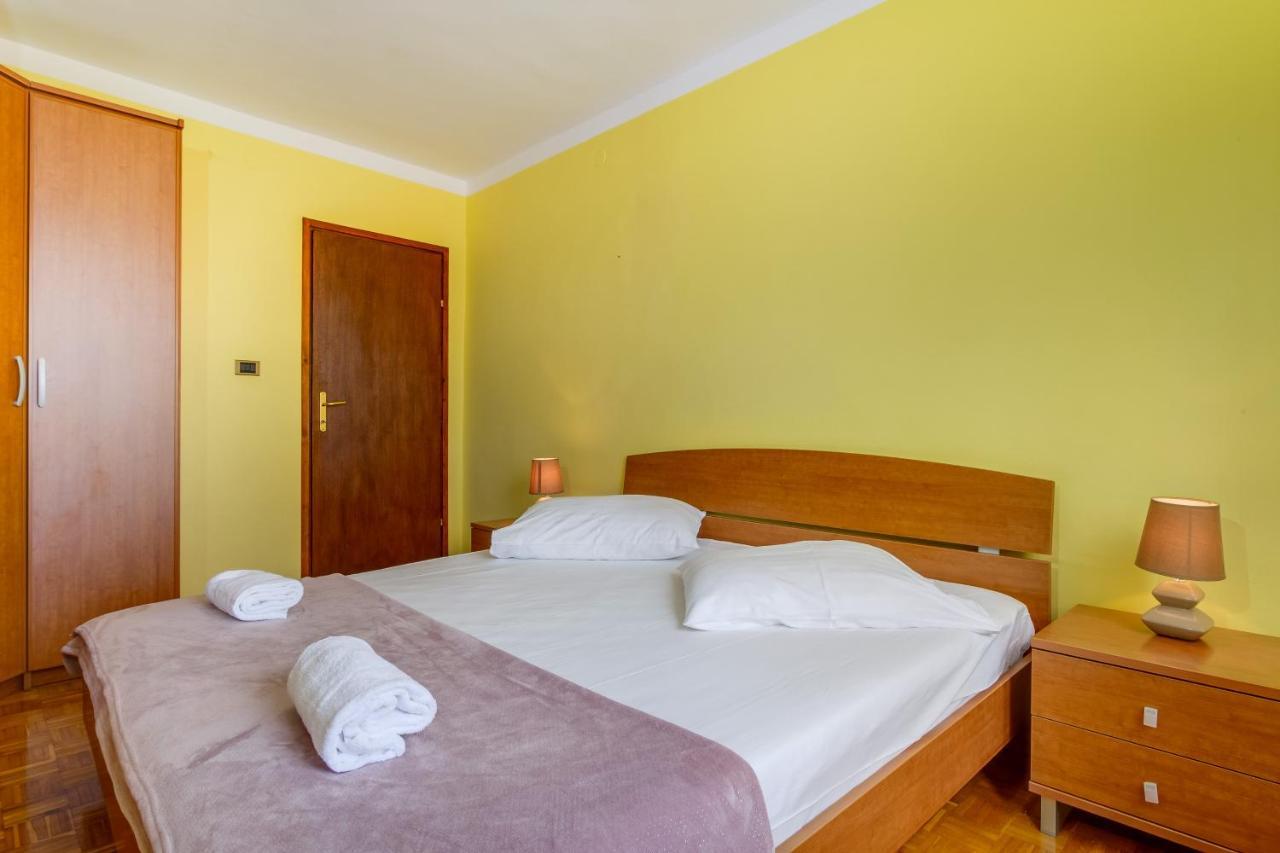 Apartments Villa Julija مالي لوشينغْ المظهر الخارجي الصورة