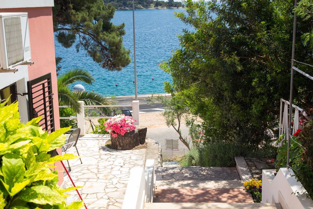 Apartments Villa Julija مالي لوشينغْ الغرفة الصورة