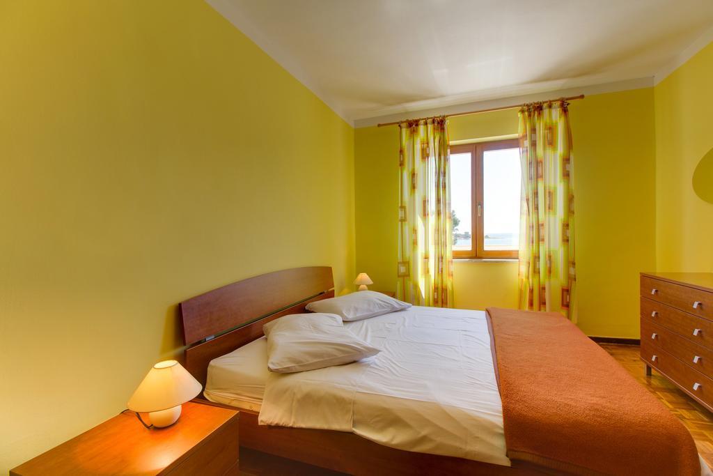 Apartments Villa Julija مالي لوشينغْ الغرفة الصورة