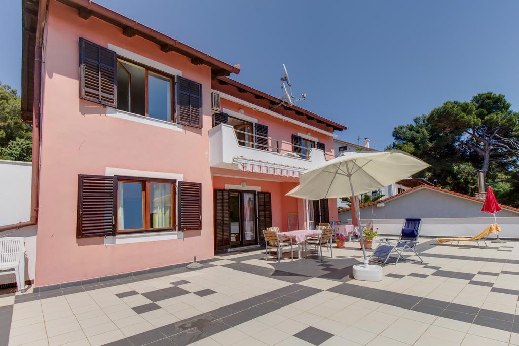 Apartments Villa Julija مالي لوشينغْ الغرفة الصورة