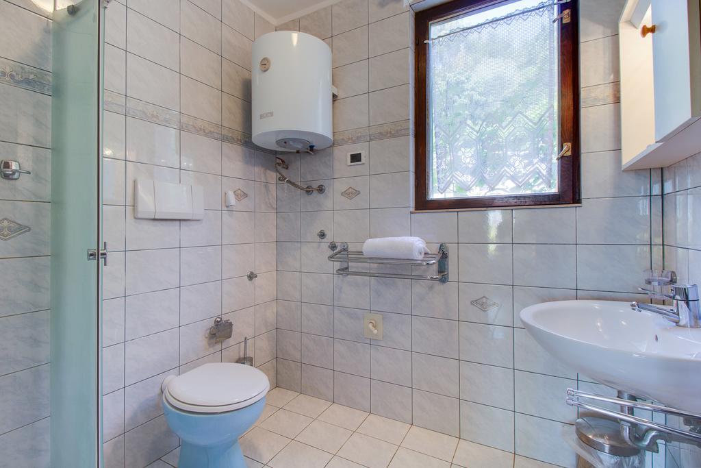 Apartments Villa Julija مالي لوشينغْ الغرفة الصورة