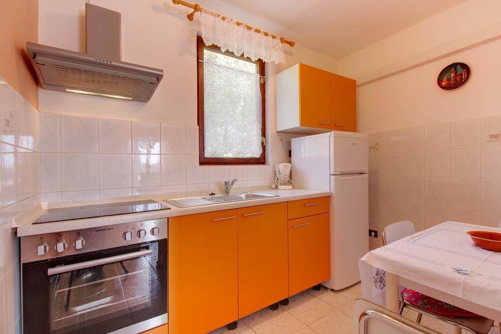 Apartments Villa Julija مالي لوشينغْ الغرفة الصورة
